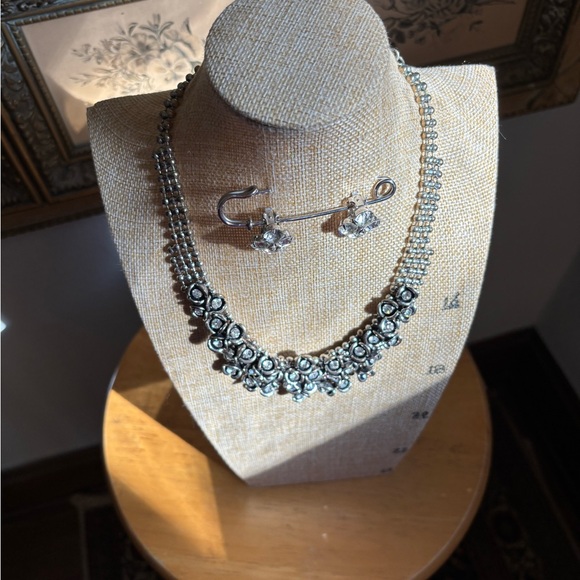 Elegant Silver and Rhinestones Floral Necklace and Earring Set! - Picture 3 of 6